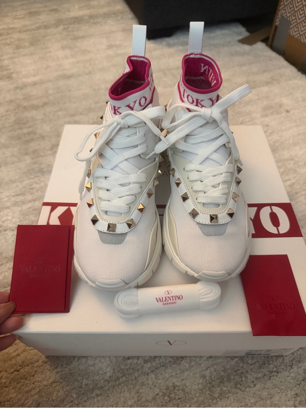 “ Authentic” Valentino Garavani Rockstud Tokyo Hightop Sneaker size35